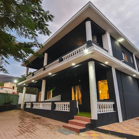 Black Stone Villa Kārli エクステリア 写真