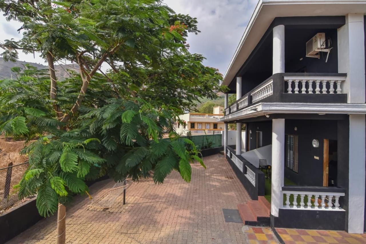 Black Stone Villa Kārli エクステリア 写真